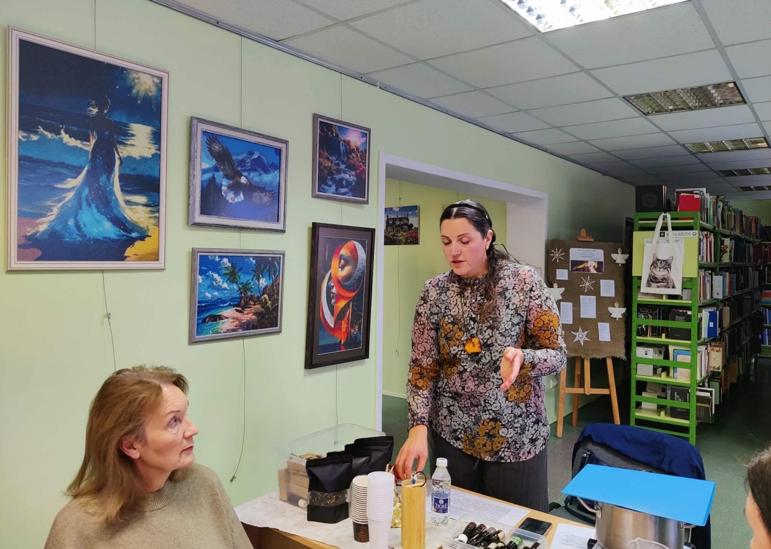 Bibliotekoje surengta kietųjų kvepalų edukacija