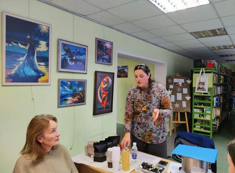 Bibliotekoje surengta kietųjų kvepalų edukacija