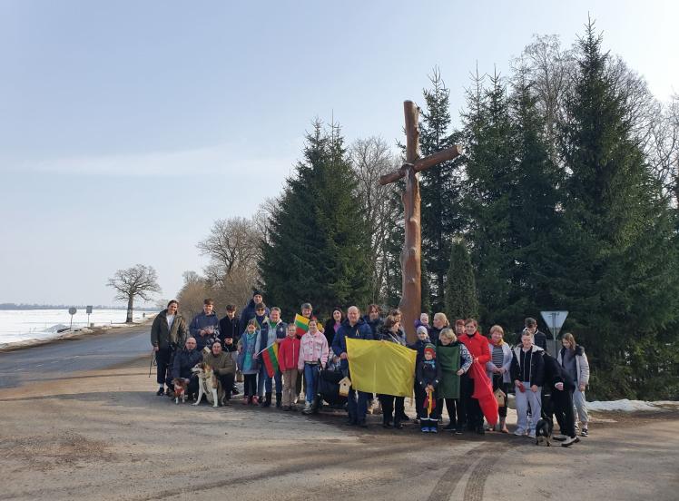 Kovo 11-ajai skirtas žygis Obelyne