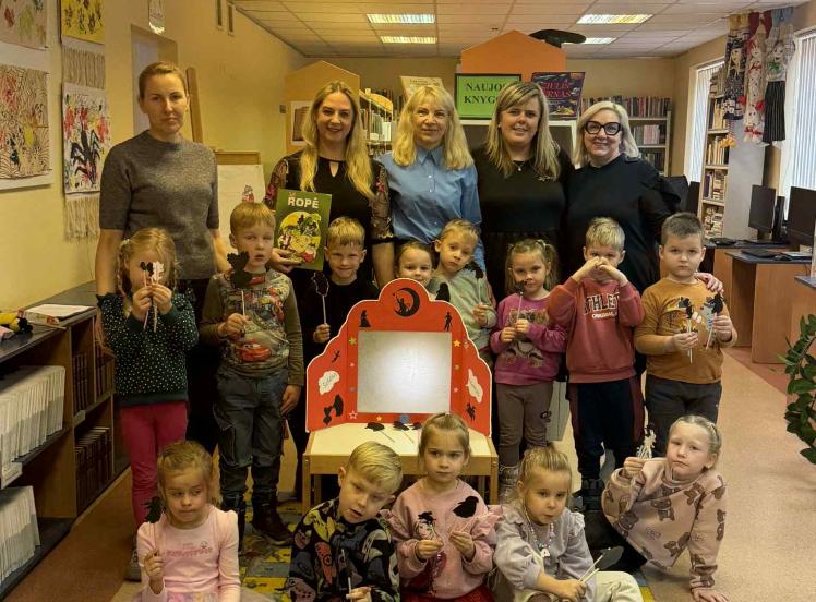 Kūrybinės dirbtuvės „Atverk pasakų skrynelę“ mažiesiems „Kiškučiams“