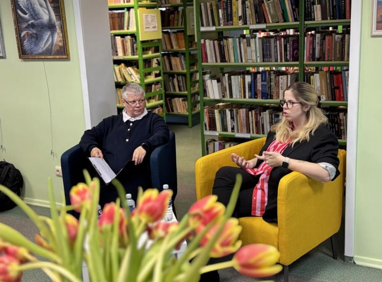 Pristatyta Aistės Simėnaitės knyga „SVORIOMANIJA. Mano kelionė iki 100 kg ir atgal“