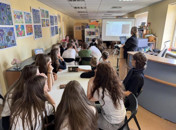 Literatūros pamoka bibliotekoje – poetui Pauliui Širviui atminti