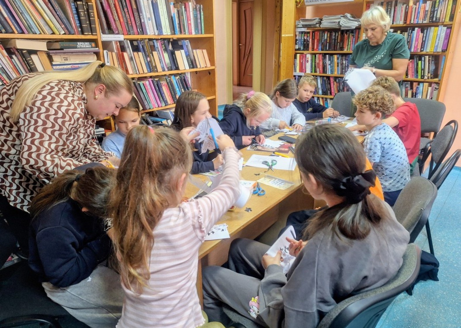 Kvėdarnos bibliotekoje &ndash; edukacija su karpiniais i&scaron; popieriaus