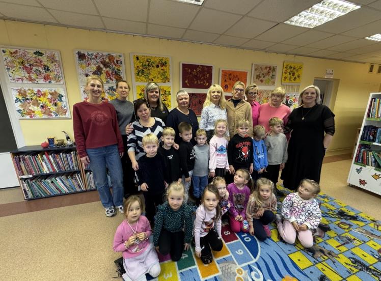Bibliotekoje veikia paroda „Žiedų fiesta moliūge“