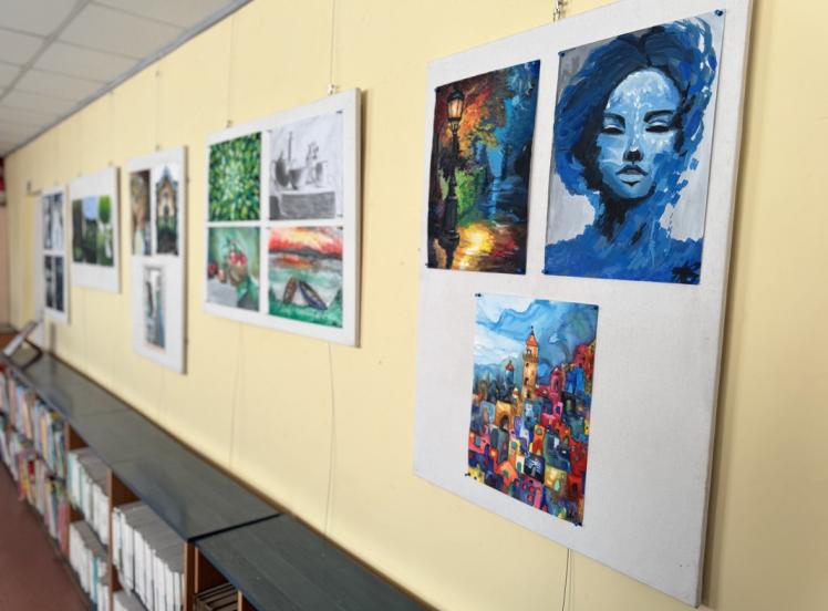 Vaikų skaitykloje – Augustės Borkovskajos personalinė paroda „Saulės pasaka“