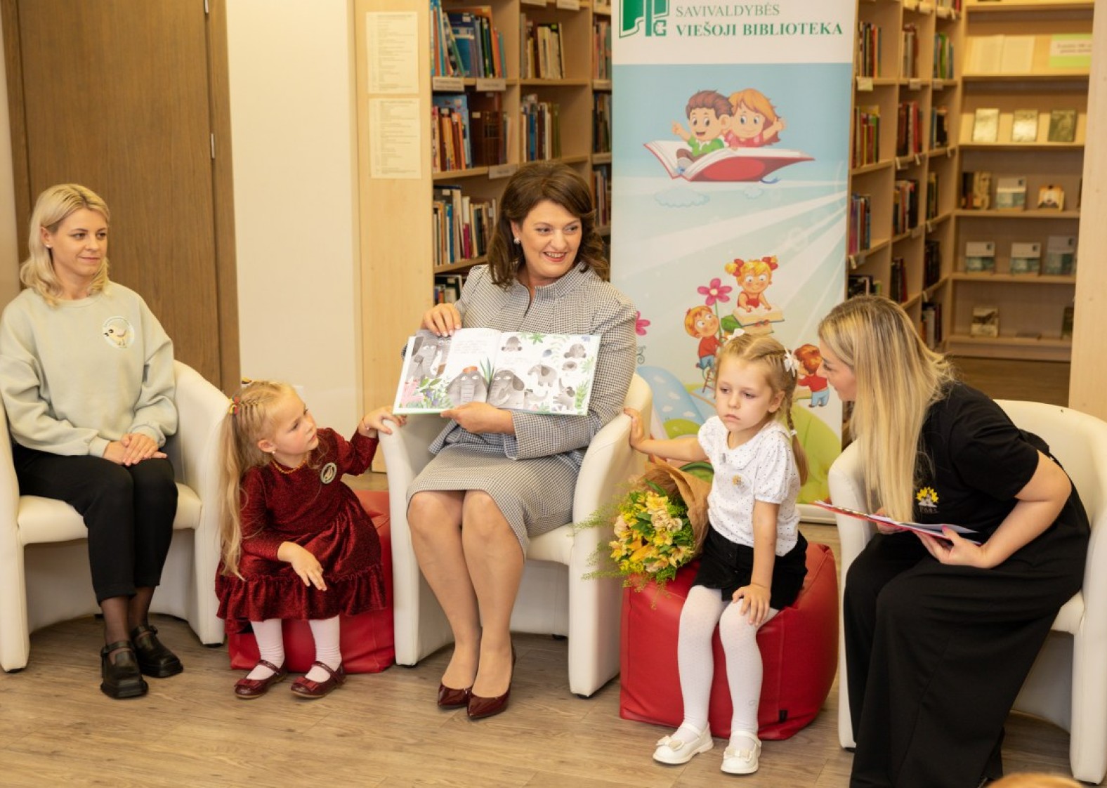 Diana Nausėdienė paskelbė naują &bdquo;Knygų starto&ldquo; etapą &ndash; kvietimą lankytis bibliotekose ir dovaną mažiausiems skaitytojams